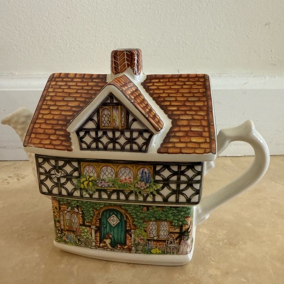 Sadler House Ivy English Country House Teapot - Picture 7 of 8